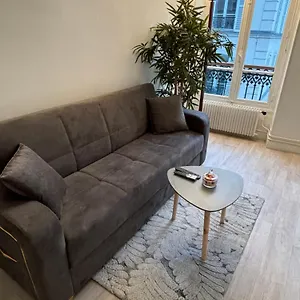  Appartement Situe Dans Le 9eme Arrondissement, A Deux Pas Du Sacre-coeur France